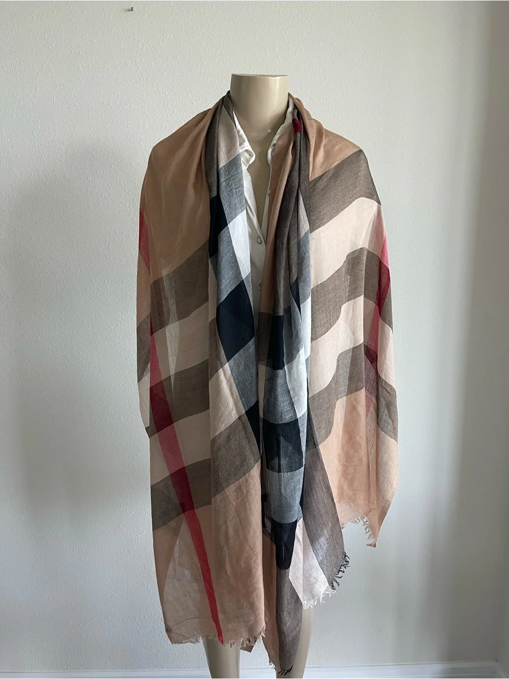 Authentic $ 395 Burberry  Mega Check Silk Cashmere Scarf  Italy 200 X90 cm
